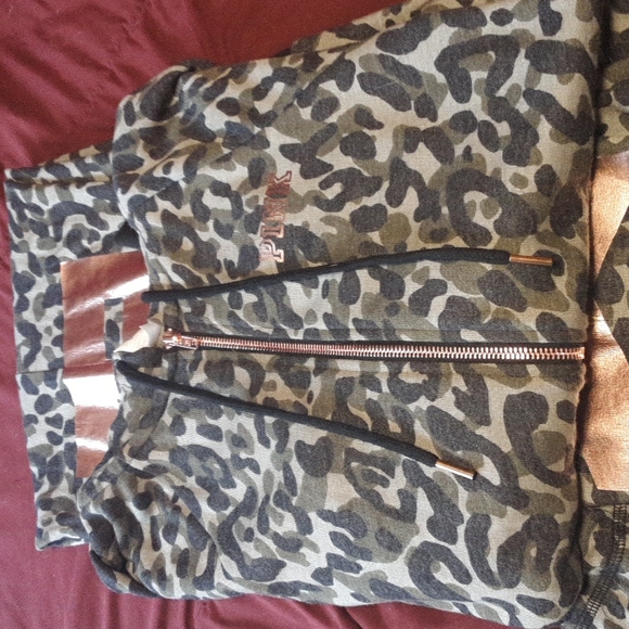 Victoria's Secret Pink Camouflage/Rose Gold lounge suit. - Picture 16 of 16